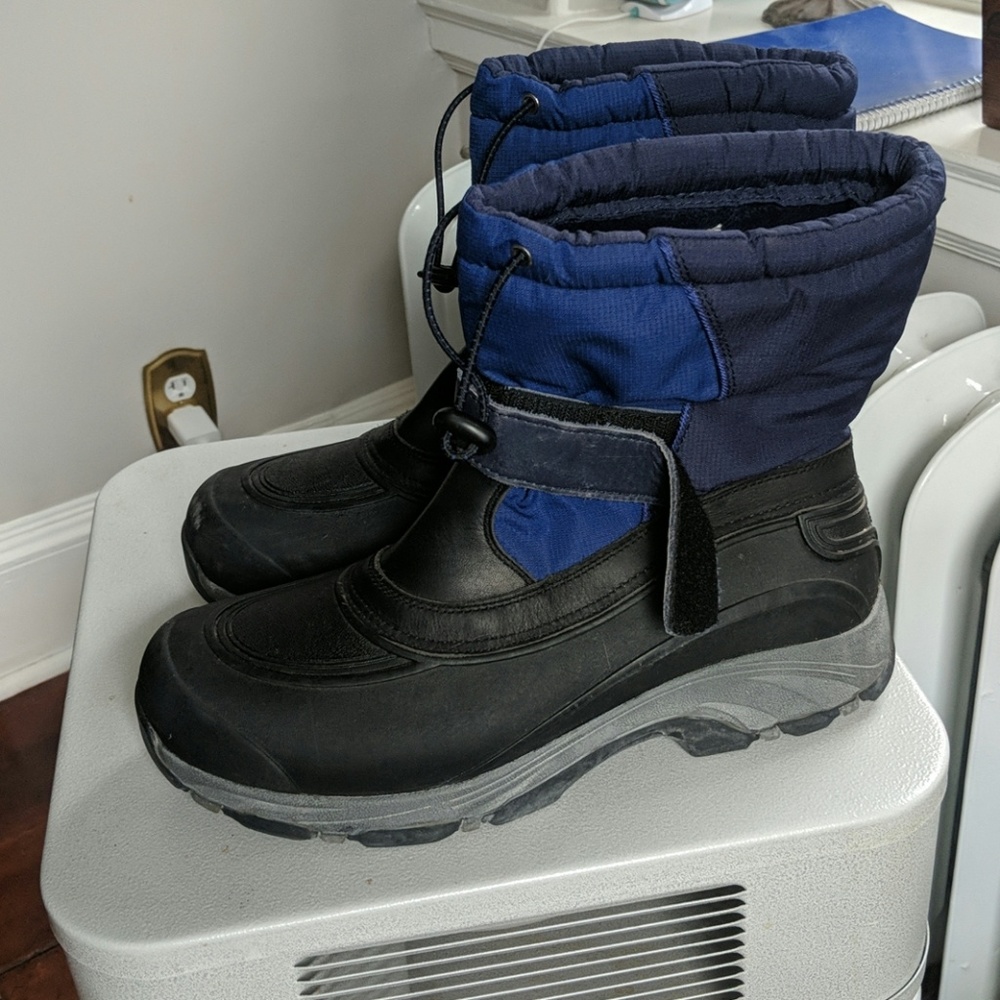 Mens Lands end snow boots in very good condition .